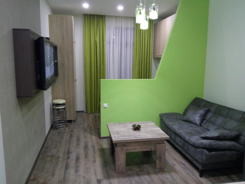 Studio Apartment In Батуми Екстериор снимка