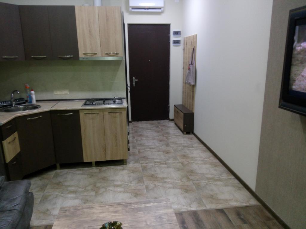 Studio Apartment In Батуми Екстериор снимка